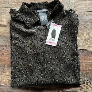 New with tags!  Women’s Chelsea & Theodore Leopard Print Long Sleeve Top